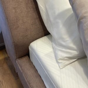 高級感のあるベッドルームに。