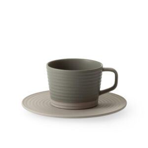 石庭に現れる石のカップ＆ソーサー