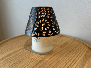 プレゼントに大人気WoodWickのキャンドル＆シェード新入荷